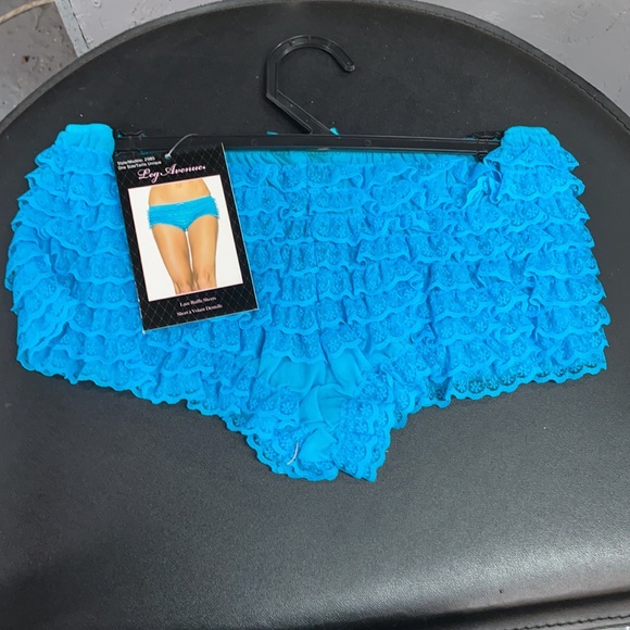 Lace ruffle shorts - Picture 2 of 7